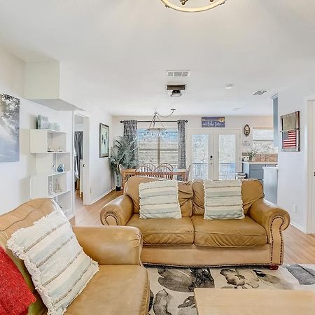 Lakeview Lodge Spicewood エクステリア 写真