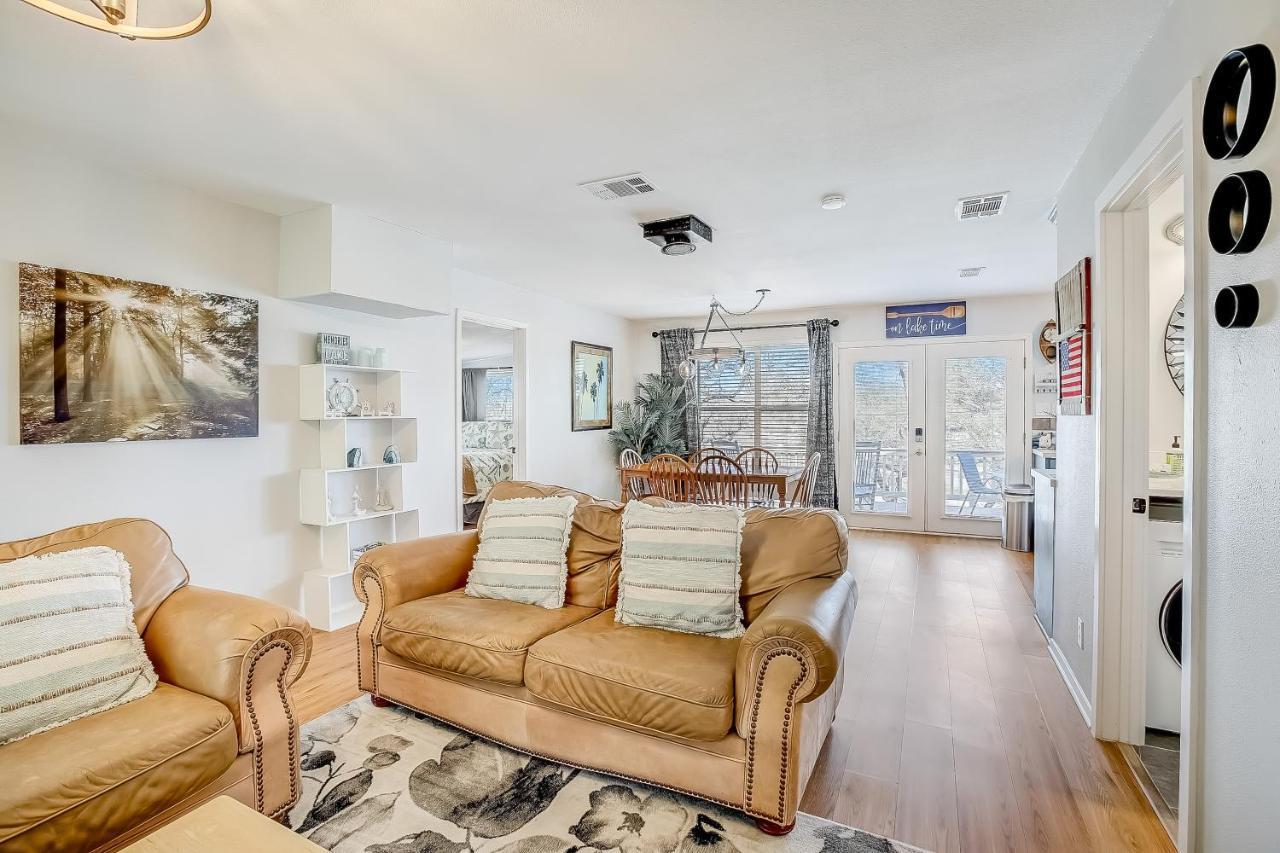 Lakeview Lodge Spicewood エクステリア 写真